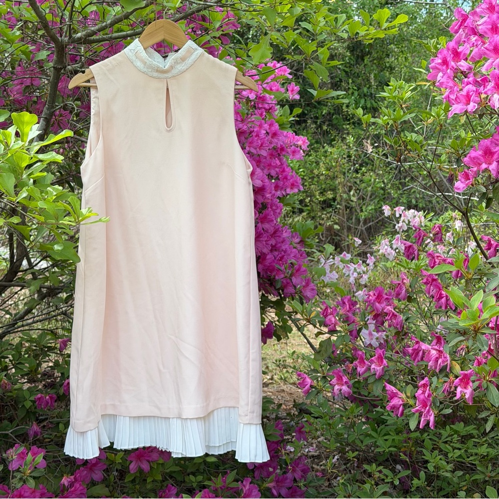 Nanette Lepore Blush‎ Pink Lace Neck Shift Dress Pleated Hem Size 12